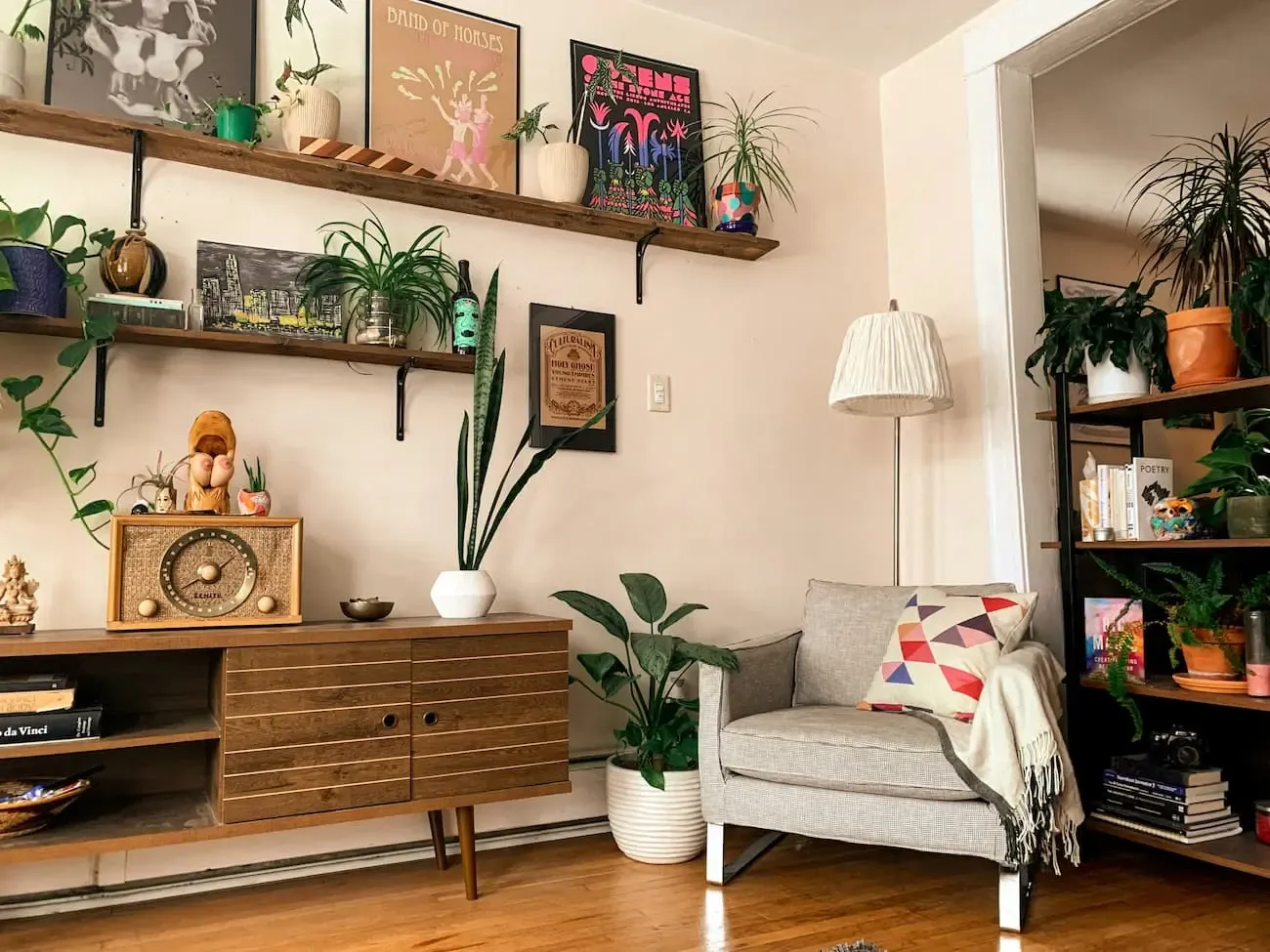 Command strip for renters